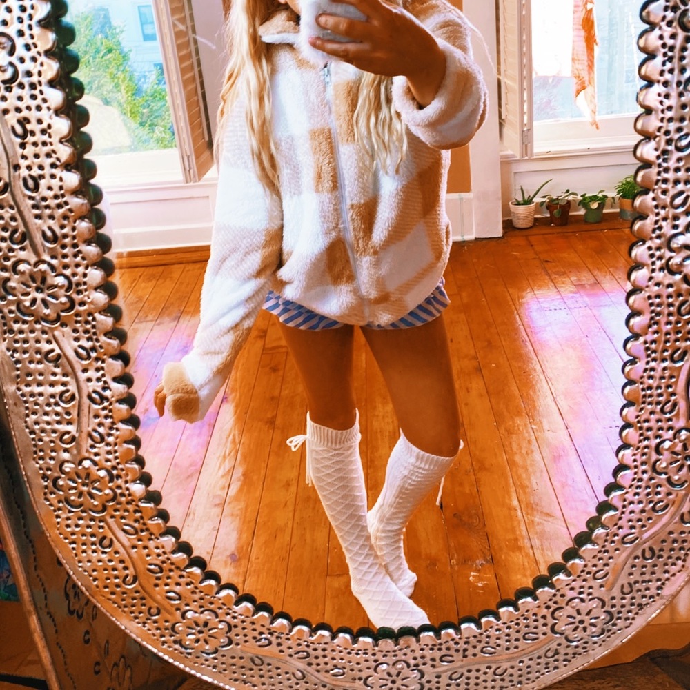 Cozy Champagne Fuzzy Plush Teddy Jacket ✨ - Picture 3 of 7